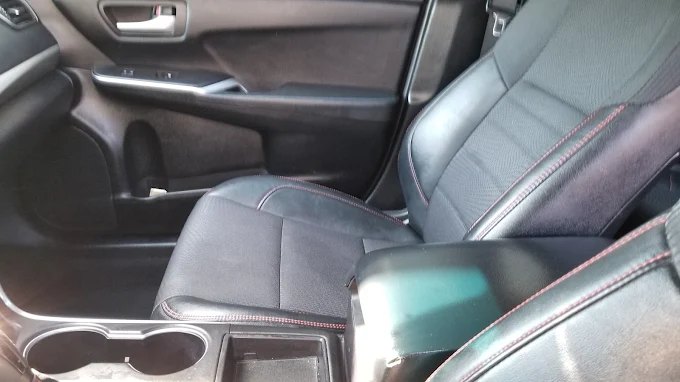Front seats in black with red stitching